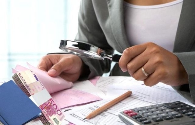 Δύο φανφαρόνοι μεγαλοσχήμονες «υπεράνω υποψίας» στο στόχαστρο των Αρχών για φοροδιαφυγή, απάτες και ξέπλυμα