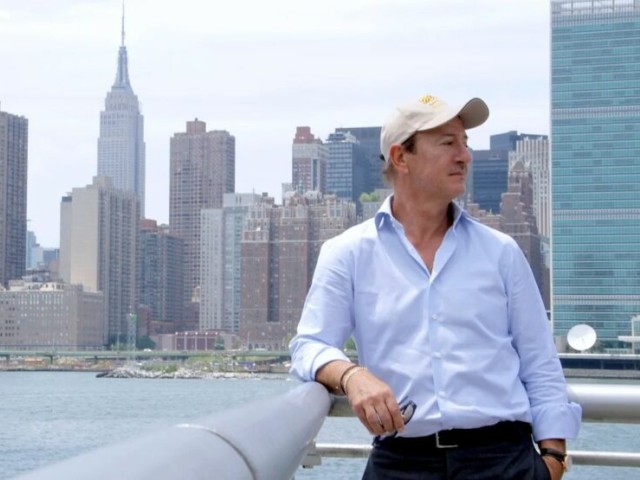 Το 30% των μετοχών του τηλεοπτικού σταθμού Open αντί του ποσού του 1(!!!) ευρώ αποκτά ο Ελληνοαμερικάνος παραγωγός Τζων Καλαφάτης από τον Σαββίδη! 