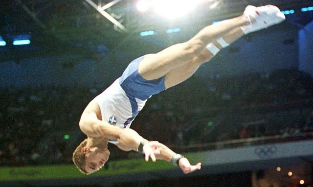 Για ποιον παράγοντα της πιάτσας λένε ότι η κωλοτούμπα που έκανε είναι μεγαλύτερη -και πιο εντυπωσιακή- ακόμη και από εκείνες του περίφημου Ολυμπιονίκη Ιωάννη Μελισσανίδη;