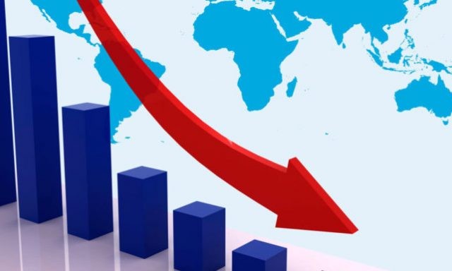 Δυσοίωνες προβλέψεις από το ΔΝΤ: Ύφεση, περίοδος πολιτικής και κοινωνικής αβεβαιότητας