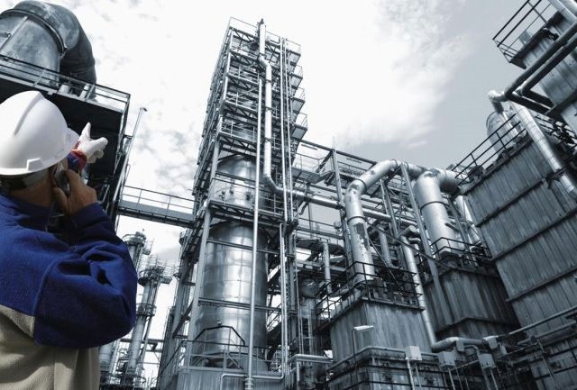 Πληγή για οικονομία και καταναλωτές ο εισαγόμενος πληθωρισμός στη βιομηχανία