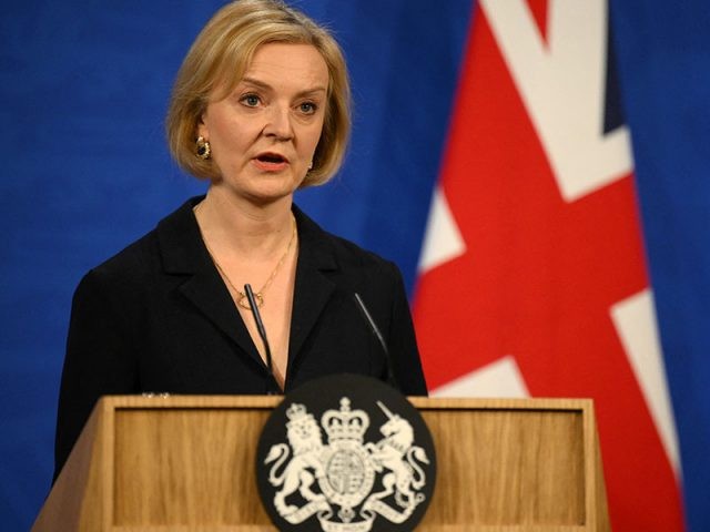 Λιζ Τρας: Δικαιούται επίδομα 129.000€ τον χρόνο, ισοβίως, παρά τη θητεία «αστραπή» - Αντιδράσεις από τον πολιτικό κόσμο