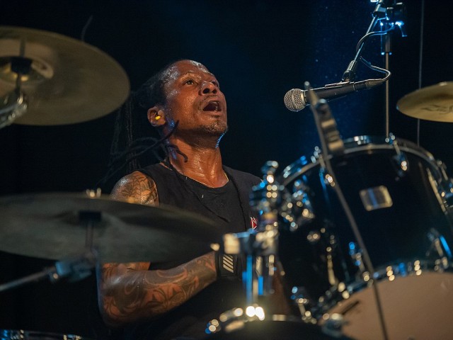 DH Peligro: Πέθανε ο ντράμερ των Dead Kennedys και των Red Hot Chili Peppers