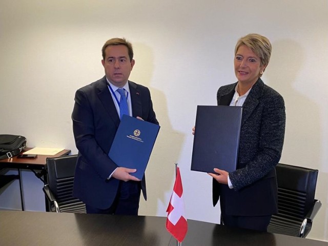 Διμερής συμφωνία Ελλάδας – Ελβετίας για το μεταναστευτικό – Τι περιλαμβάνει και πού στοχεύει