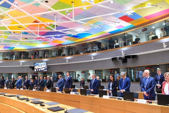 Αργεί η «ευρωπαϊκή απάντηση», χρειάζονται εθνικά μέτρα