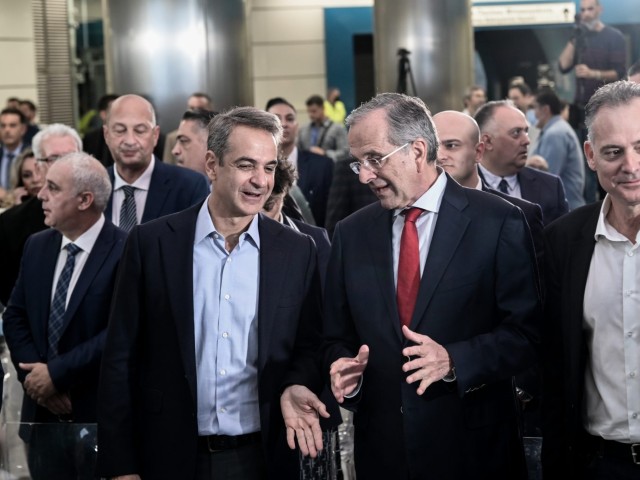 Το μήνυμα Σαμαρά από τον Πειραιά, εκ δεξιών του Μητσοτάκη