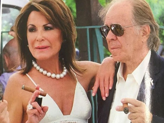 Τι δουλειά κάνει άραγε ο Θόδωρος Αγγελόπουλος; Πούλησε τα καράβια, έκλεισε το ναυπηγείο, τα τρυπάνια πήγαν άπατα, έφυγε από τα ΜΜΕ, τα έχασε όλα στις τράπεζες, απέτυχε στα ακίνητα!