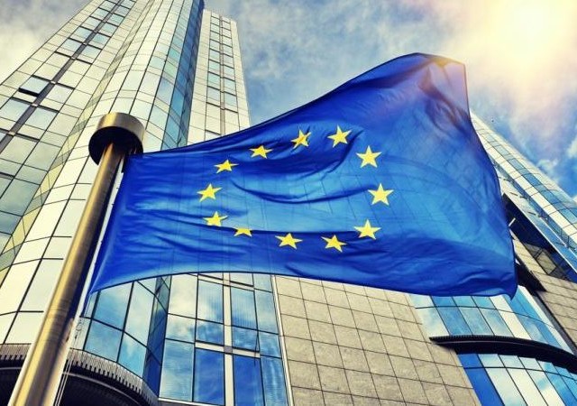 «Ναι» της Κομισιόν στη στήριξη ΜΜΕ