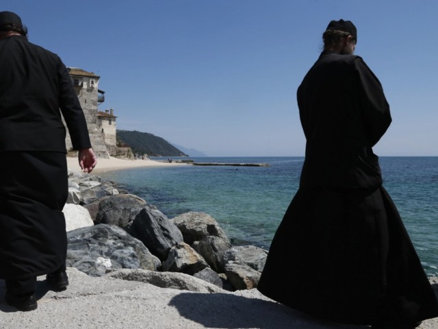 Η αρχή για το ξέπλυμα της Κύπρου ζητεί στοιχεία για τη δράση 2 μοναχών του Αγίου Όρους, γνωστής Μονής