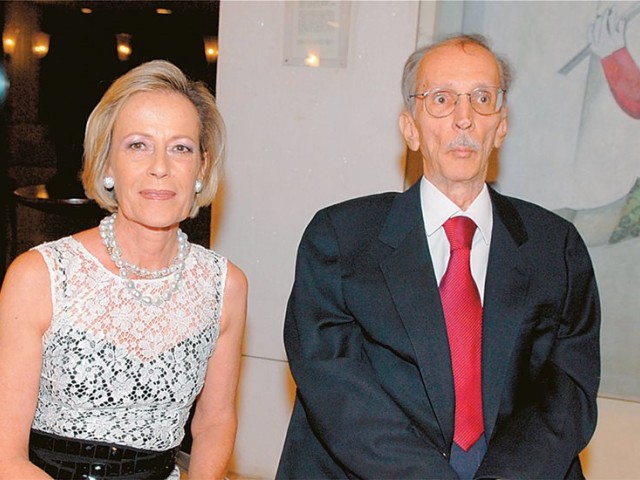 Άνοιξαν οι πύλες της κολάσεως για τους «προστάτες» του αείμνηστου Κωνσταντίνου Αγγελόπουλου που πέρασαν την πόρτα του ανακριτή με βαριές κατηγορίες και τους επιβλήθηκαν ήδη περιοριστικοί όροι!