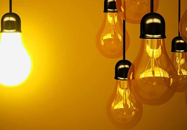 Ειδικό τέλος 10 ευρώ για τον ηλεκτρισμό: Τέλος Οκτωβρίου η ψήφιση της τροπολογίας