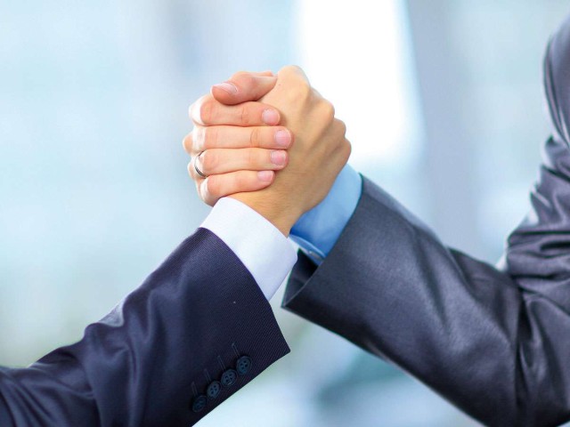 «Σκοτώθηκαν» ένας πρωτοκλασάτος υπουργός της κυβέρνησης με αρχηγό πολιτικού κόμματος για τη στάση που κρατάει ο τελευταίος στο θέμα των «υποκλοπών»!