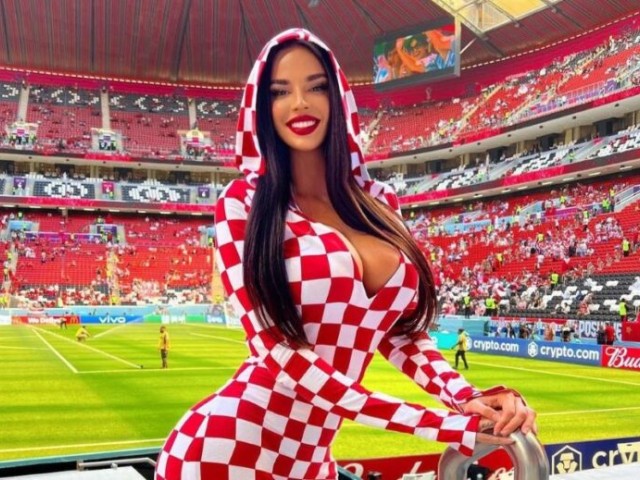 Μουντιάλ: Η πρώην Μις Κροατία ποζάρει με μαγιό με G-string και κινδυνεύει με σύλληψη – Δείτε βίντεο