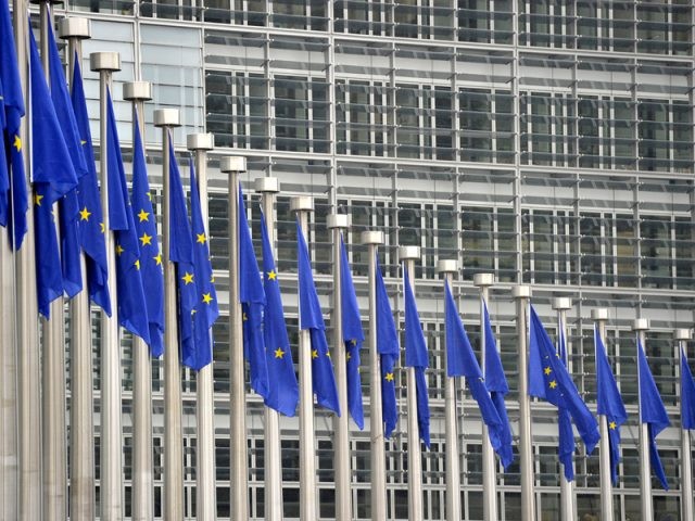 Προϋπολογισμός: «Καμπανάκι» από τη Κομισιόν για μη στοχευμένα μέτρα