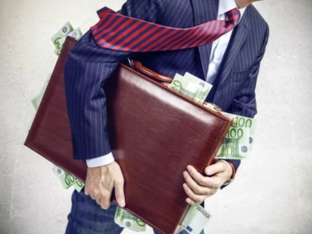 Ποιον άραγε αποκαλούν στην πιάτσα «Νέο νταραβερτζή στην Πόλη»; Ποιος είναι αυτός που «Όλα τα σφάζει, όλα τα μαχαιρώνει»;