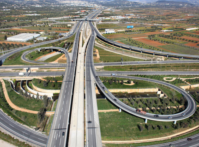 Αποκάλυψη: Μπαίνει στο κάδρο το ζήτημα παράτασης της σύμβασης της Αττικής οδού κατά 1-2 χρόνια – Πάει πίσω ο διεθνής διαγωνισμός αναμένοντας τις 4 επεκτάσεις, τα νέα διόδια, την πτώση των επιτοκίων και την ολοκλήρωση των εκλογών