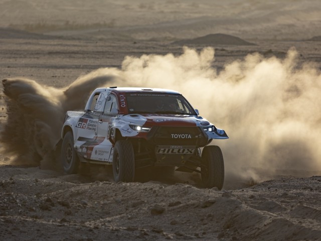 Dakar 2023: Με τρία HiluxT1+ η Toyota
