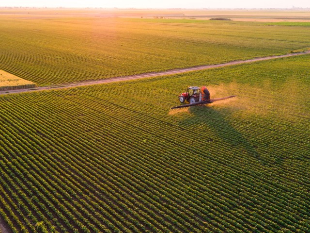 ΕΛΣΤΑΤ: Άνοδος για τις τιμές σε βιομηχανία και γεωργία, αλλά και για το μισθολογικό κόστος