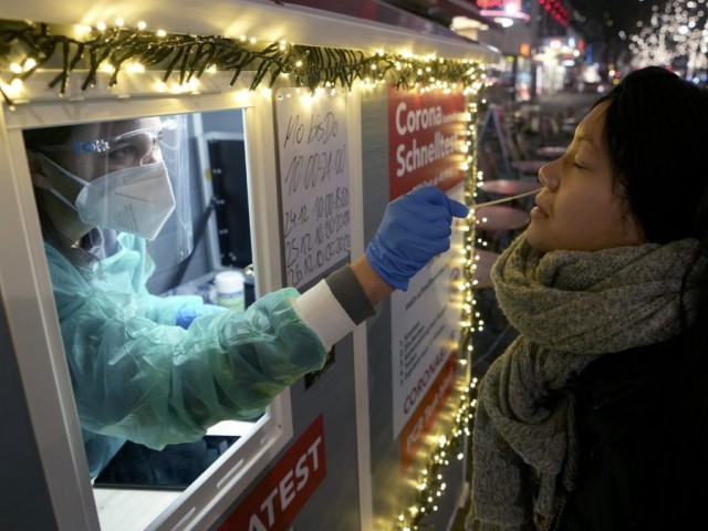 Συναγερμός στη Δύση για τους ταξιδιώτες από την Κίνα λόγω covid -19