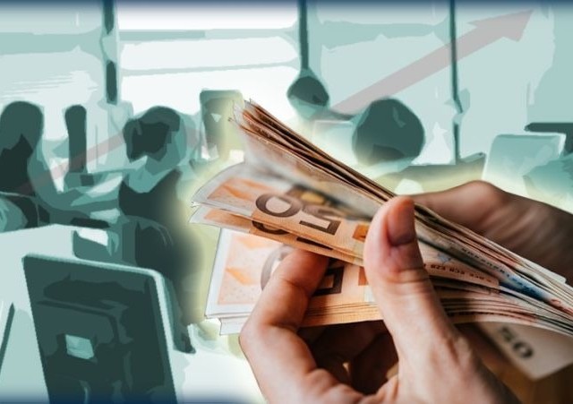 Τράπεζες: O πληθωρισμός αναγκάζει τα νοικοκυριά να τρώνε από τα «έτοιμα»