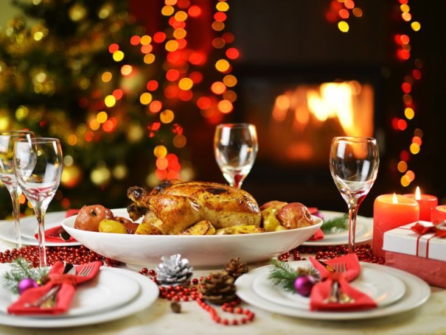Πόσο κοστίζει το χριστουγεννιάτικο τραπέζι από… το καλάθι του νοικοκυριού