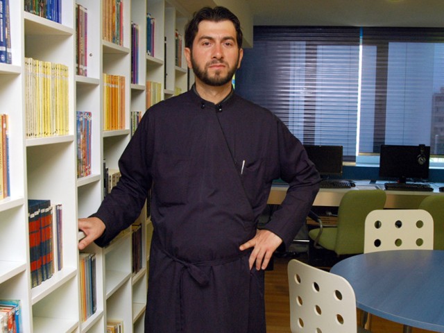 Κιβωτός του Κόσμου: Απαγόρευση στον πατέρα Αντώνιο να πλησιάζει στις δομές