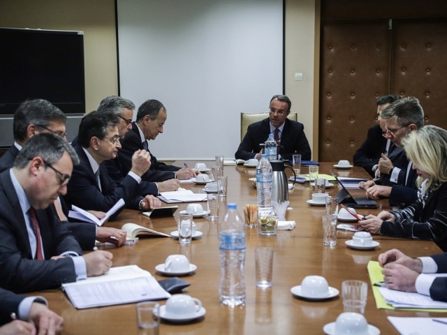 Σταϊκούρας – τραπεζίτες: Το νέο επεισόδιο στη κόντρα τους και στη μέση οι δανειολήπτες