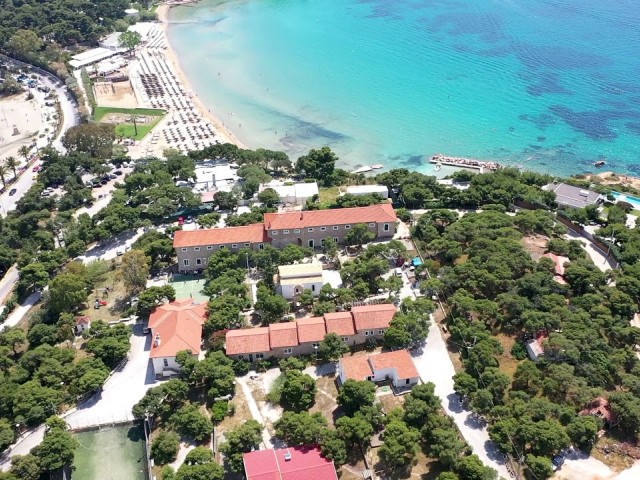 Γκρεμίστηκε ο «στημένος» διαγωνισμός για το Ορφανοτροφείο Βουλιαγμένης – Οι αλλόθρησκοι, ο εφοπλιστής, η προσφυγή για τις προσφορές και το περίεργο παιχνίδι ενός (αμισθί!!!) δικηγόρου και ενός γνωστού νταραβεριτζή!