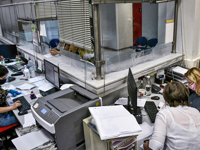 Bonus στο Δημόσιο: Ποιοι θα πάρουν έως και 2 μισθούς επιπλέον