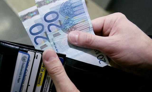 Κατατέθηκε στη Βουλή η τροπολογία για τη νέα αύξηση του κατώτατου μισθού