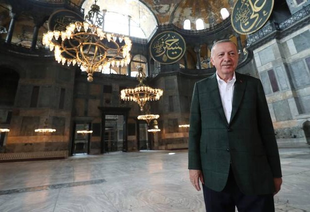 Προκαλεί ξανά ο Ερντογάν: «Δεύτερη Άλωση η μετατροπή της Αγίας Σοφίας σε τζαμί»
