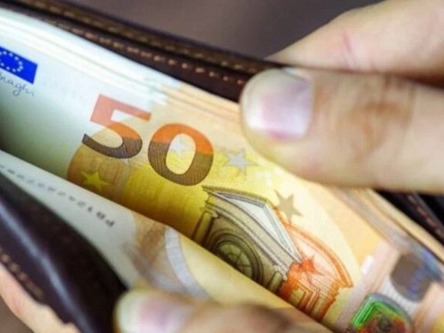 Κατώτατος μισθός: Αύξηση 9-9,5% εξετάζει η κυβέρνηση – Μπορεί να αγγίξει τα €780