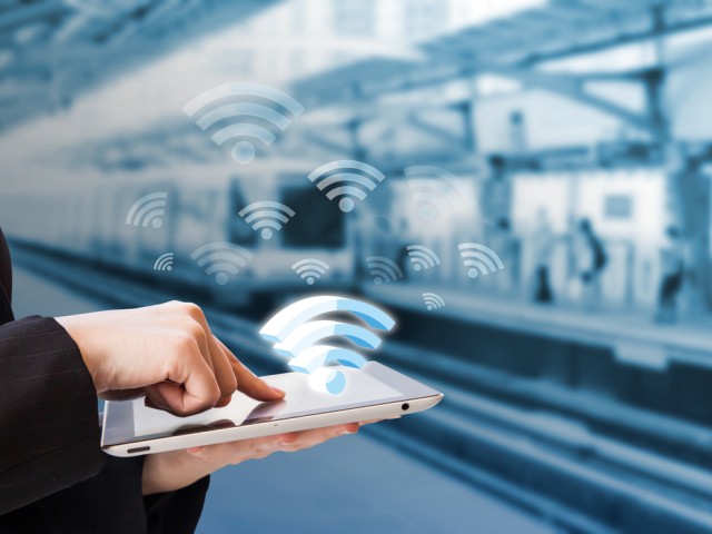 Intrakat: Πιλοτικό έργο για την κάλυψη σήματος κινητής τηλεφωνίας και πρόσβαση στο διαδίκτυο σε σήραγγες και σταθμούς της Γραμμής 2 της Αττικό Μετρό