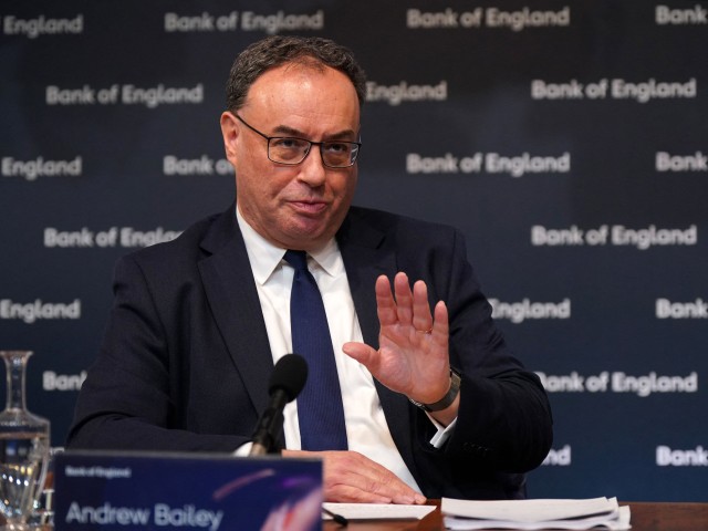 Ο κεντρικός τραπεζίτης του Ηνωμένου Βασιλείου προτρέπει τους κοινωνικούς εταίρους να συγκρατηθούν στις αυξήσεις μισθών