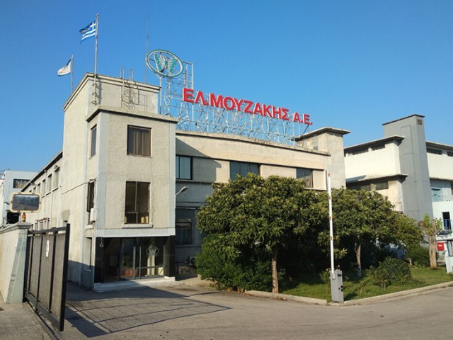 «Σφαγή» κληρονόμων για τα εκατομμύρια και τα ακίνητα του «Μουζάκη»