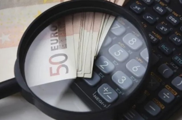 Στον ΣΔΟΕ ο φάκελος γνωστού και προβεβλημένου επιχειρηματία με πλήθος δραστηριοτήτων! - Η επιτροπή Βουρλιώτη δέσμευσε το υπερπολυτελές σκάφος και τους τραπεζικούς λογαριασμούς ανερχόμενου και επιθετικού επιχειρηματία