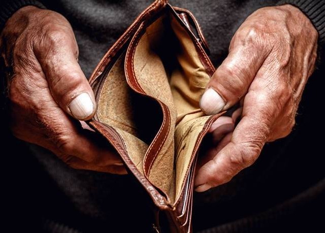 Φτώχεια, ανεργία και έλλειψη μόρφωσης αυξάνουν την πιθανότητα ψυχικής διαταραχής