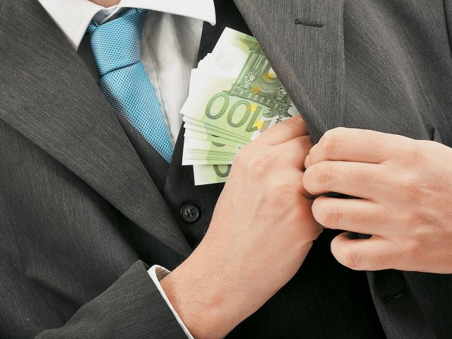 Οι Άραβες, η «πολύ μεγάλη δουλειά», ο εγχώριος ισχυρός όμιλος και ο «μεσάζοντας» υπεράνω υποψίας που έκανε το «προξενιό» και φέρεται να άρπαξε ως μίζα «ένα δεκάρικο» μαύρο!