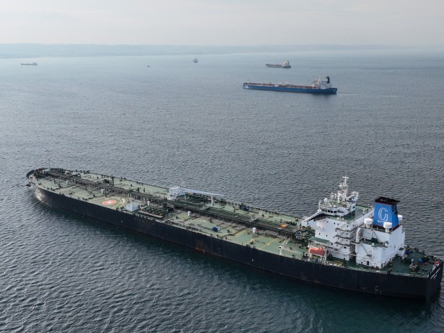 Ο «σκοτεινός στόλος» πλοίων που μεταφέρει ρωσικό πετρέλαιο αυξήθηκε στα 320 