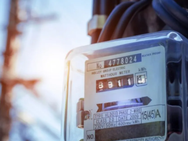 Λίγο αυξημένες οι τιμές ρεύματος το Μάρτιο – Αργότερα η φορολόγηση των υπερεσόδων