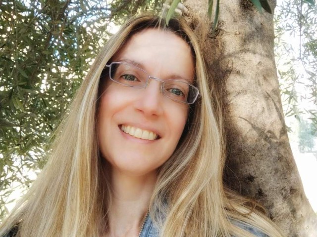 Μαριανίνα Βεντούρη: «Ποίηση είναι το καταφύγιο που αγαπούμε»