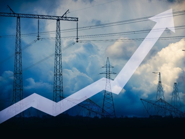 Στα 350 εκατομμύρια προσδιορίστηκαν τα υπερέσοδα των προμηθευτών από το ρεύμα το 2021-2022