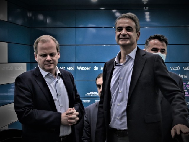 Το οργισμένο τηλεφώνημα, σε πολύ υψηλούς τόνους, του Κυριάκου Μητσοτάκη στον Κώστα Καραμανλή (τον ανιψιό, όχι τον Βούδα της Ραφήνας) την Δευτέρα το μεσημέρι!