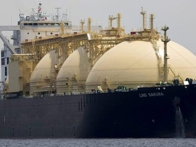 Ένας χρόνος πόλεμος στην Ουκρανία: Ο χάρτης των θαλασσίων μεταφορών πετρελαίου – LNG