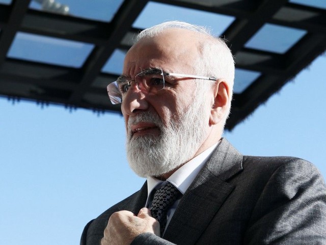 Αρχίζει να ξηλώνεται το πουλόβερ των εν Ελλάδι επιχειρήσεων του Ιβάν Σαββίδη!