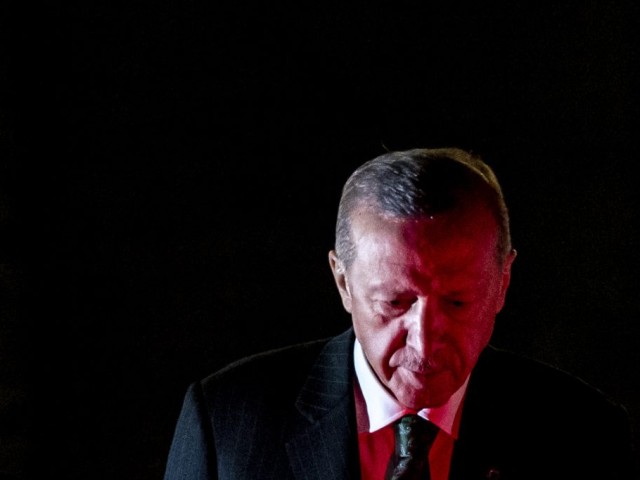 Ερντογάν: Φήμες ότι υπέστη έμφραγμα – Οκτάι: «Είχε ένα ελαφρύ κρυολόγημα»