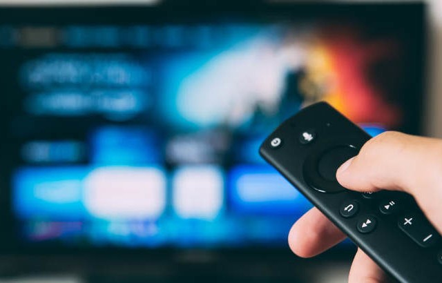 Πέφτουν οι αμοιβές στα τηλεοπτικά πρόσωπα