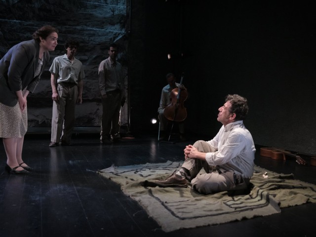 "Η Ανατολή" της Έλλης Παπαδημητρίου στο Θέατρο του Νέου Κόσμου