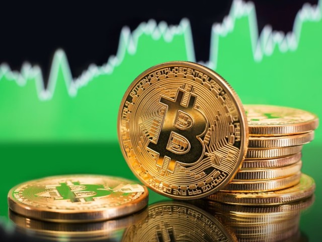 Πάνω από 30.000 δολ. το bitcoin, για πρώτη φορά εδώ και 10 μήνες