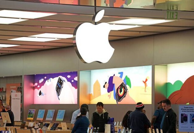 Η Apple ανοίγει το πρώτο της κατάστημα στην Ινδία